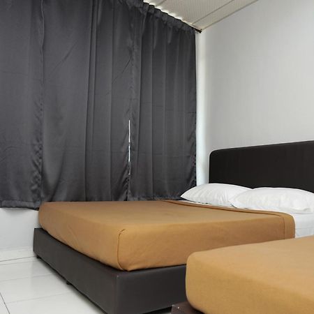Hotel Sixty Nine Johor Bahru Extérieur photo